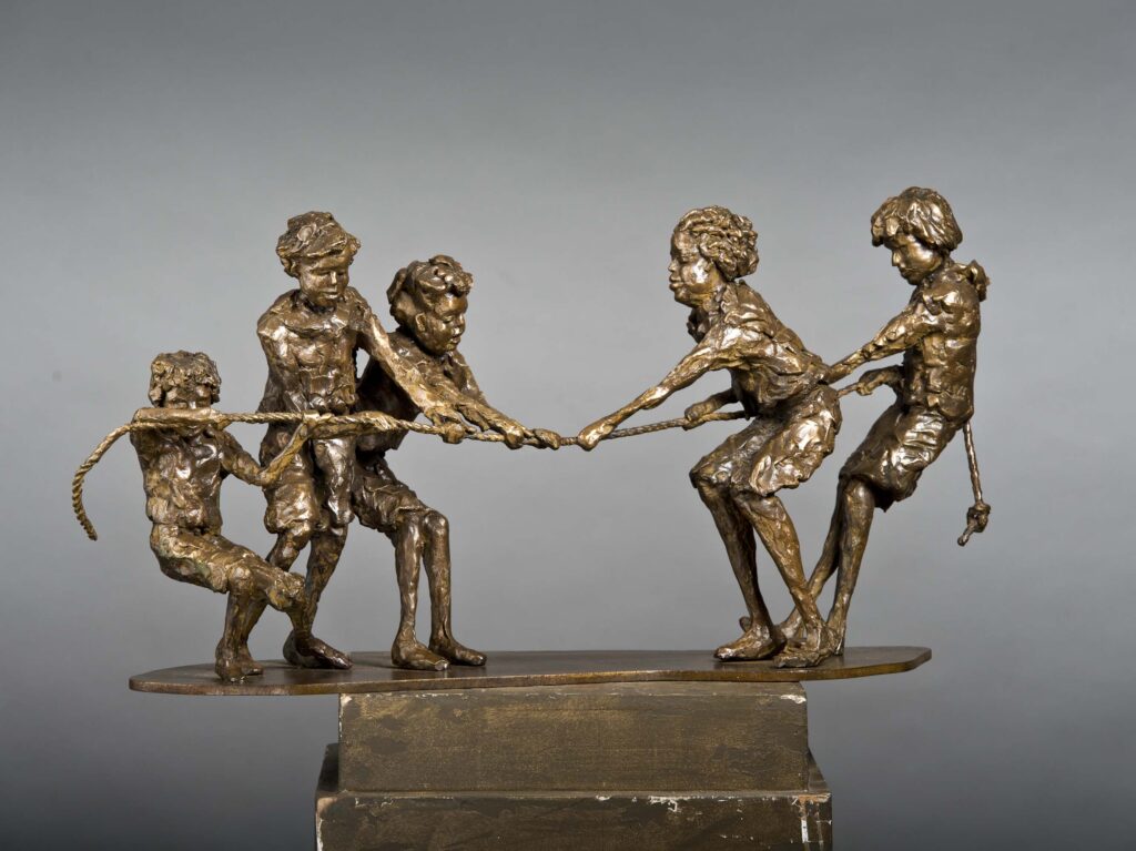 Tug of War, bronze - Christine Wiersema