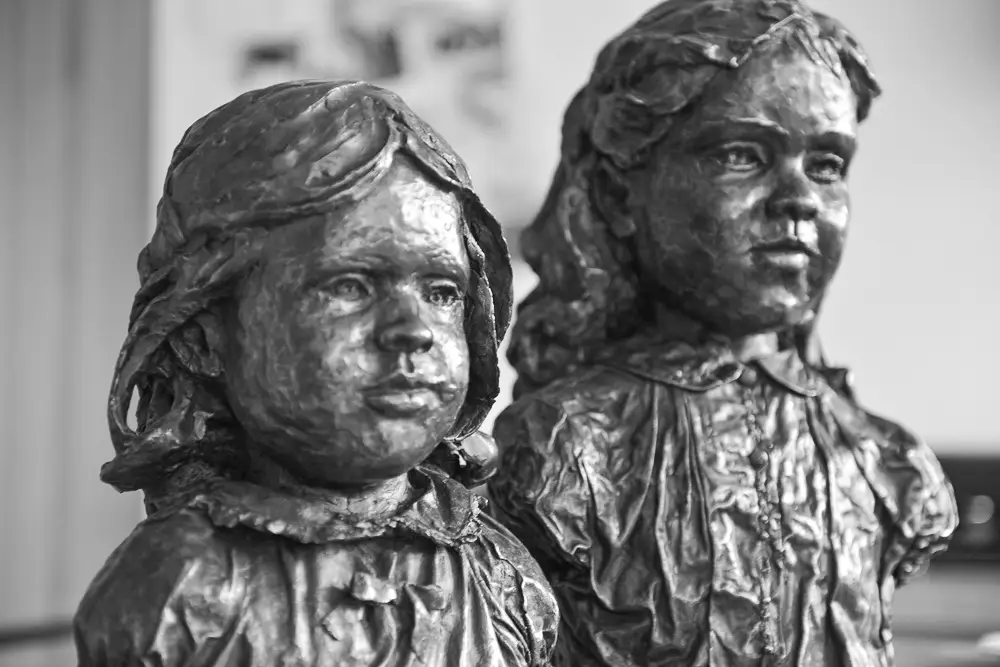 Sisters | Portraits | Christine Wiersema